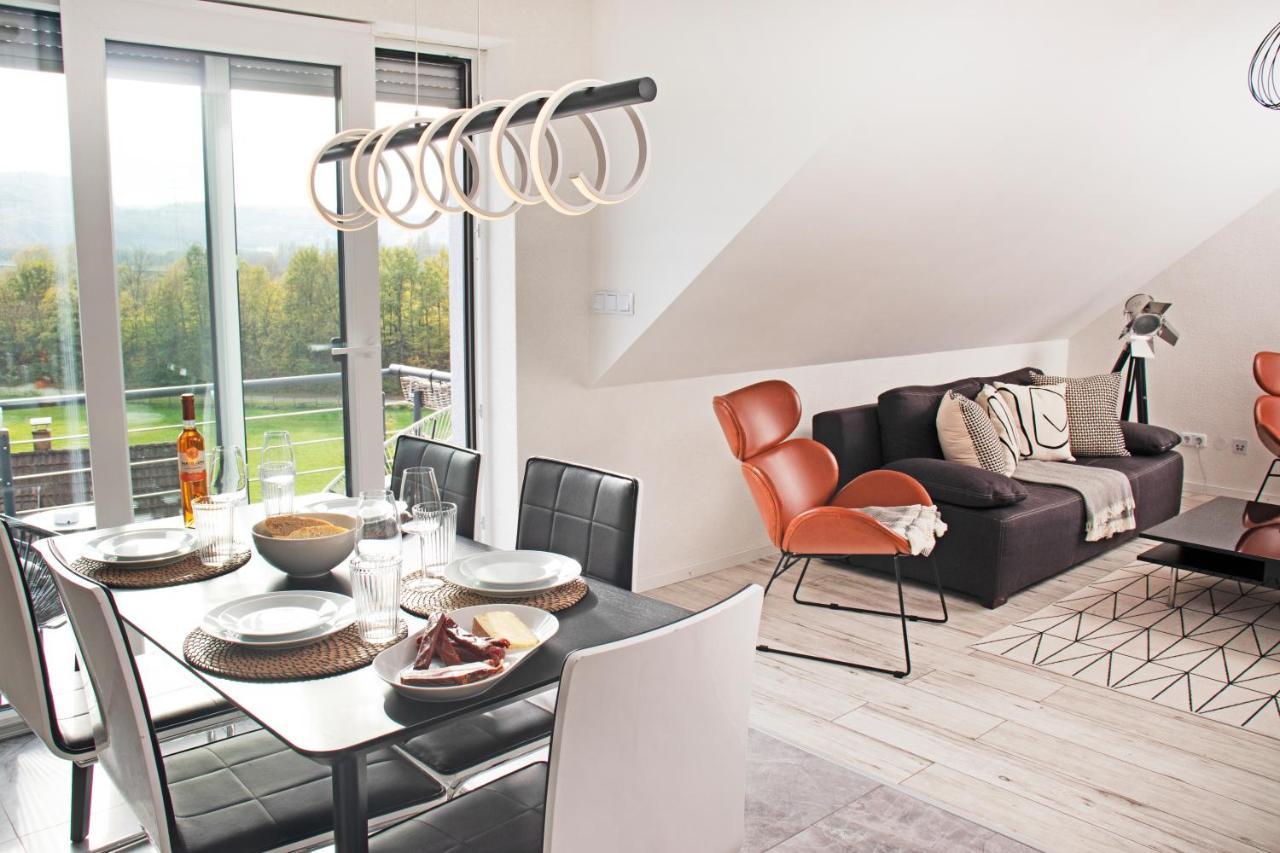 Blackncozy - Design Appartement Mit Boxspringbett Und Balkon Лёррах Экстерьер фото