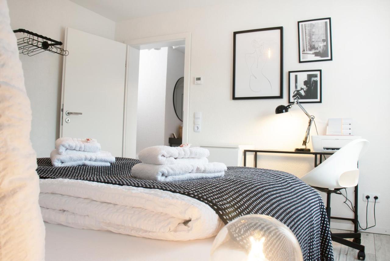 Blackncozy - Design Appartement Mit Boxspringbett Und Balkon Лёррах Экстерьер фото