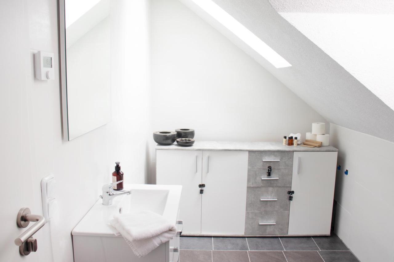 Blackncozy - Design Appartement Mit Boxspringbett Und Balkon Лёррах Экстерьер фото
