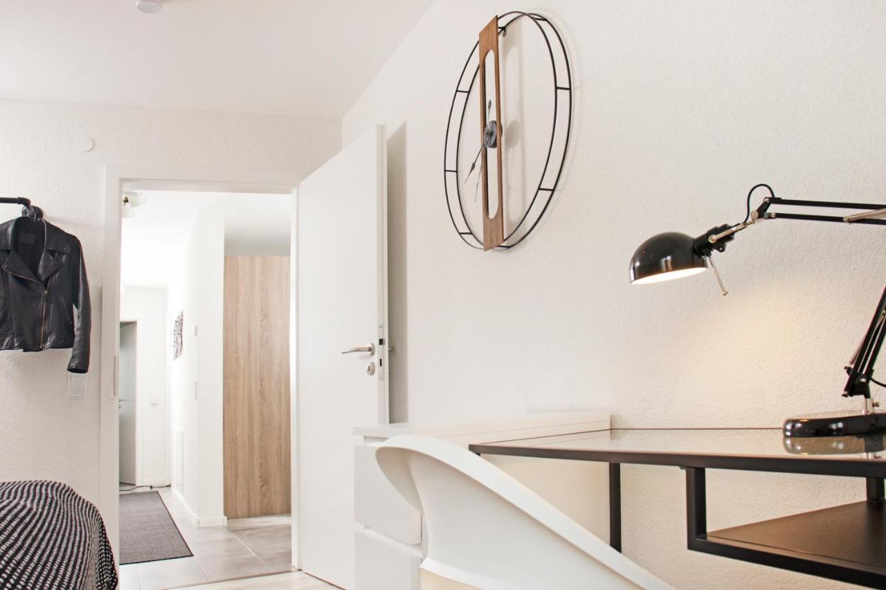 Blackncozy - Design Appartement Mit Boxspringbett Und Balkon Лёррах Экстерьер фото